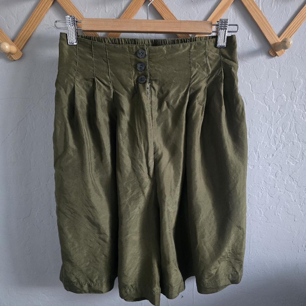 Vintage Express 100% Silk Highwaisted Bermuda Shorts Size 2